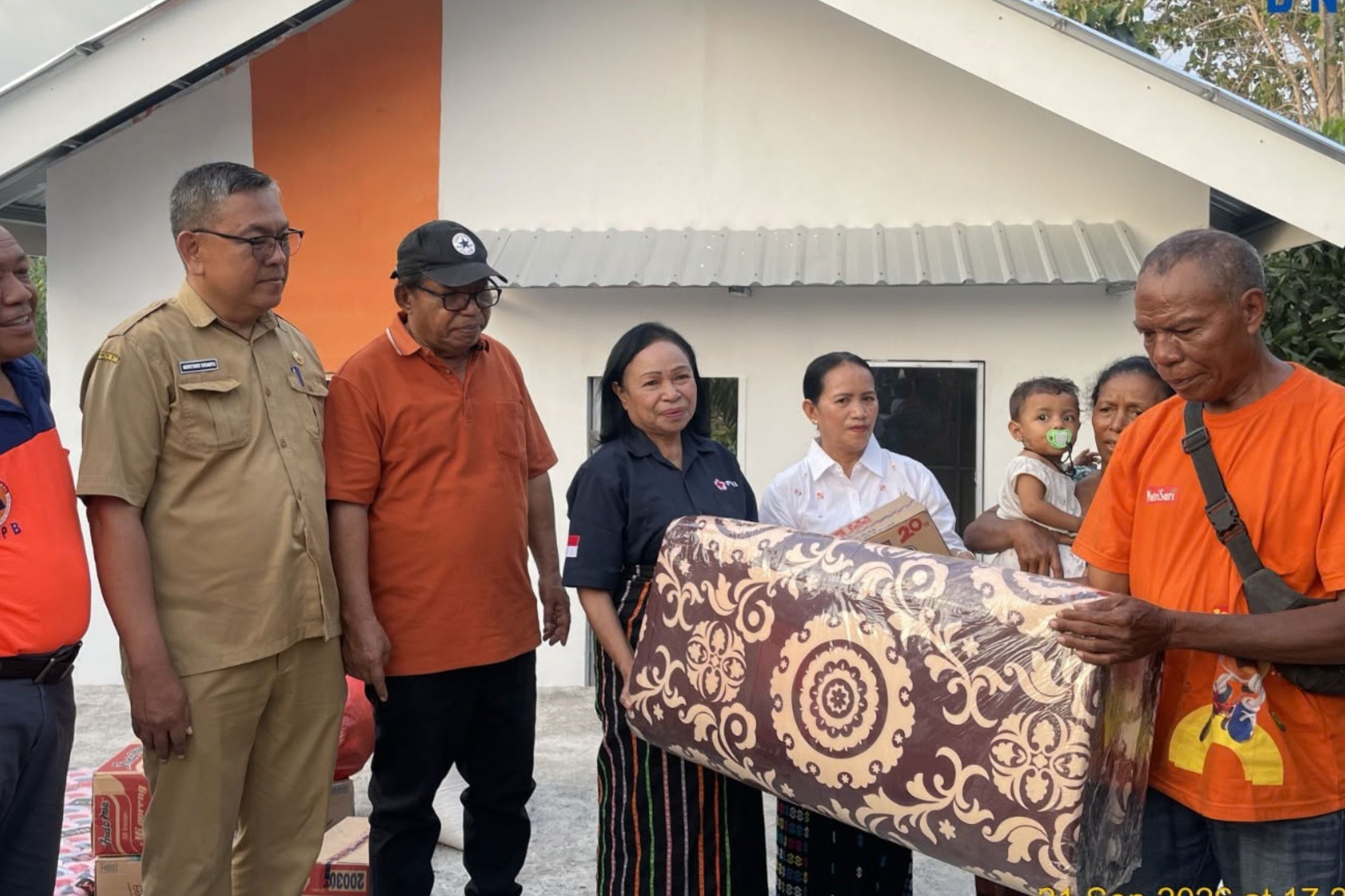 Penyerahan Huntara bagi Warga Terdampak Gempa NTT