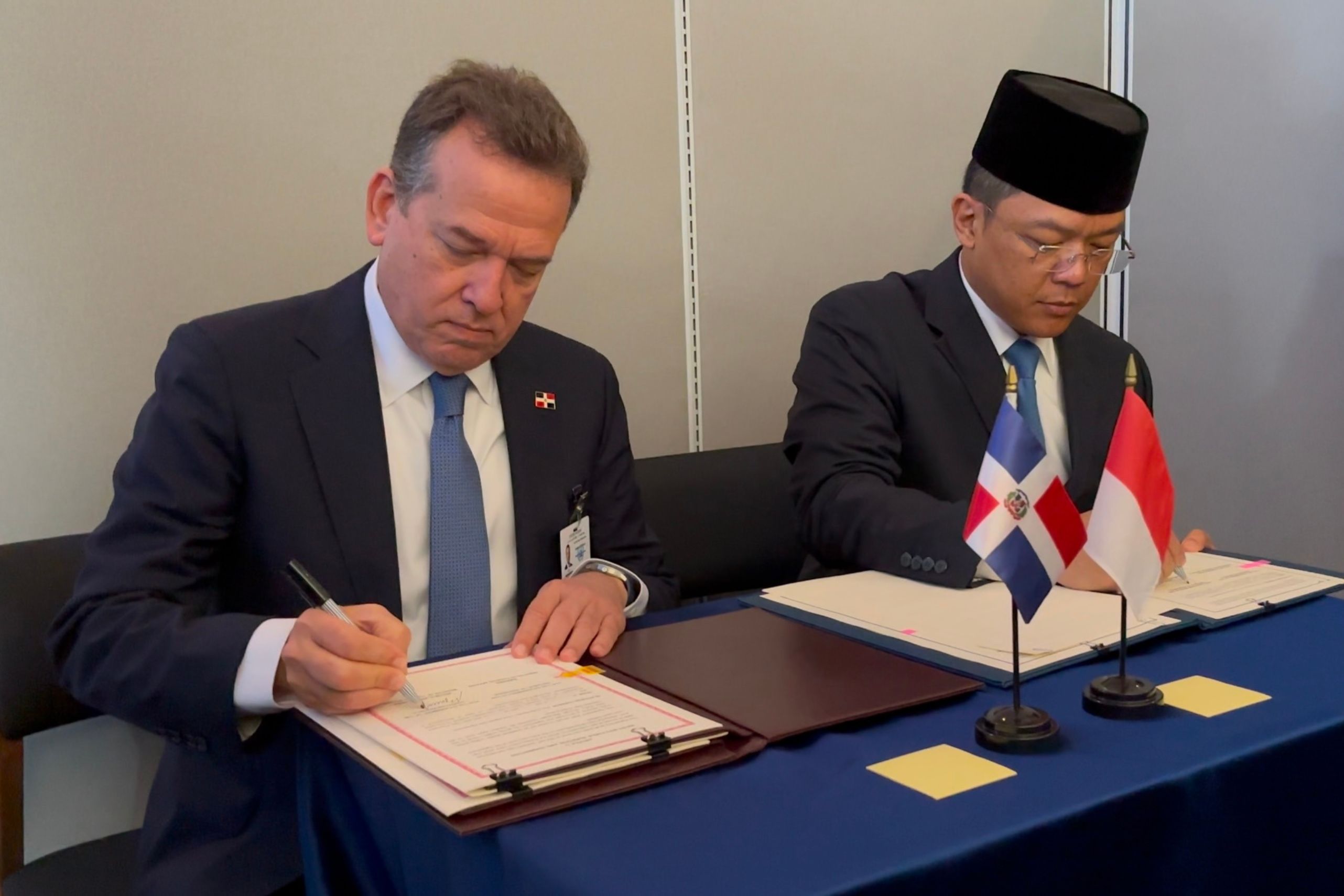 Menteri Luar Negeri Sugiono Tandatangani Perjanjian Bebas Visa