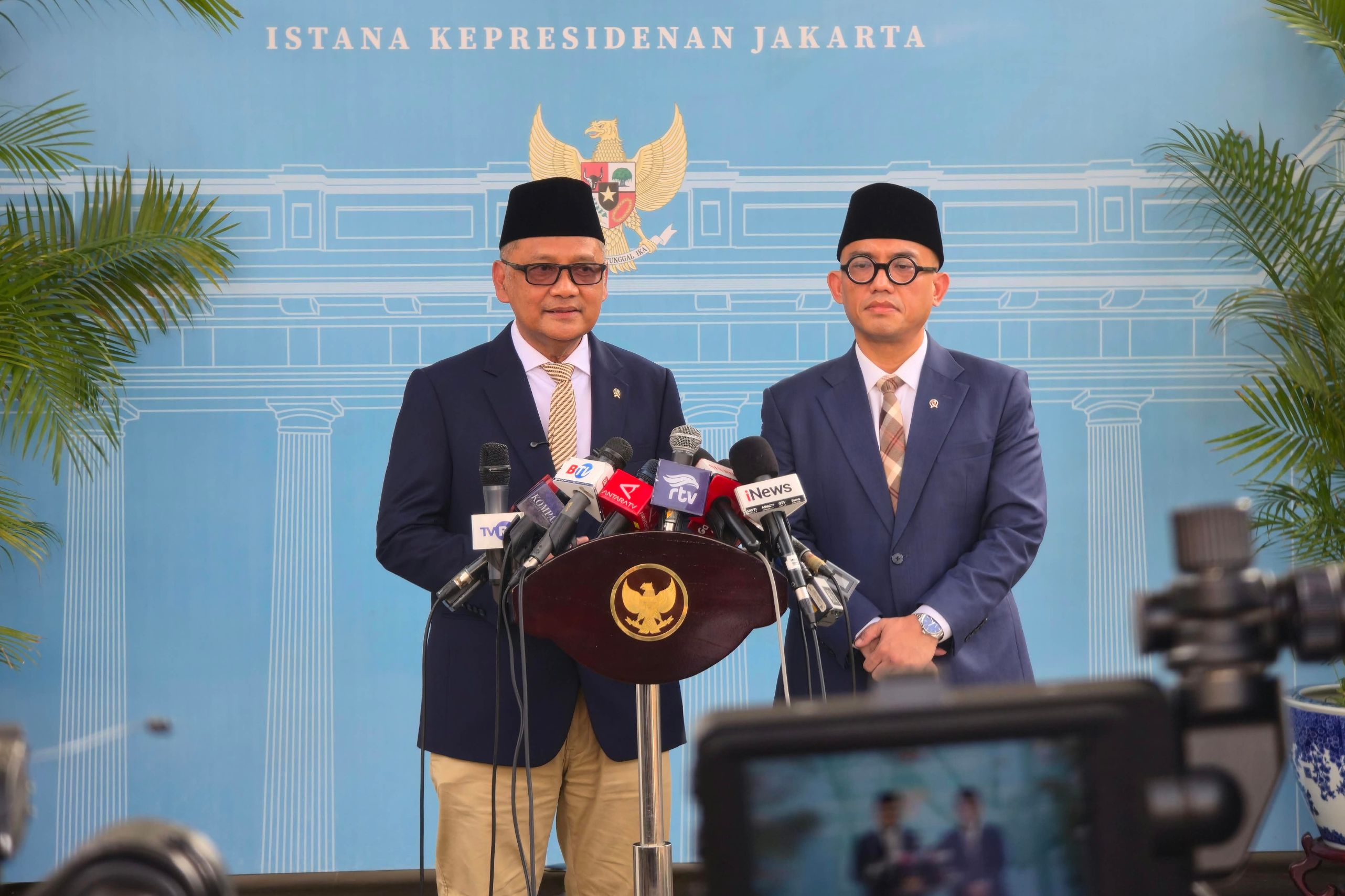 Menteri Haji dan Umrah Maulana Irfan Yusuf dan Wakil Menteri Haji Dahnil Anzar