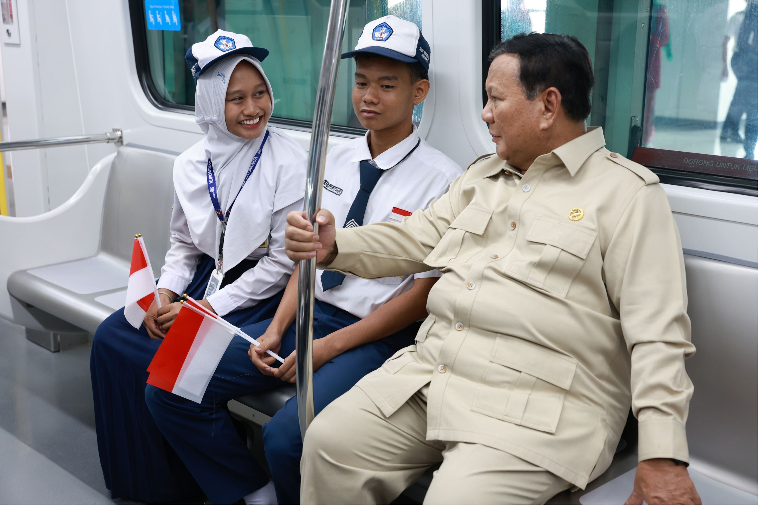 Presiden Prabowo Subianto Menjajal LRT Manggarai-Kelapa Gading