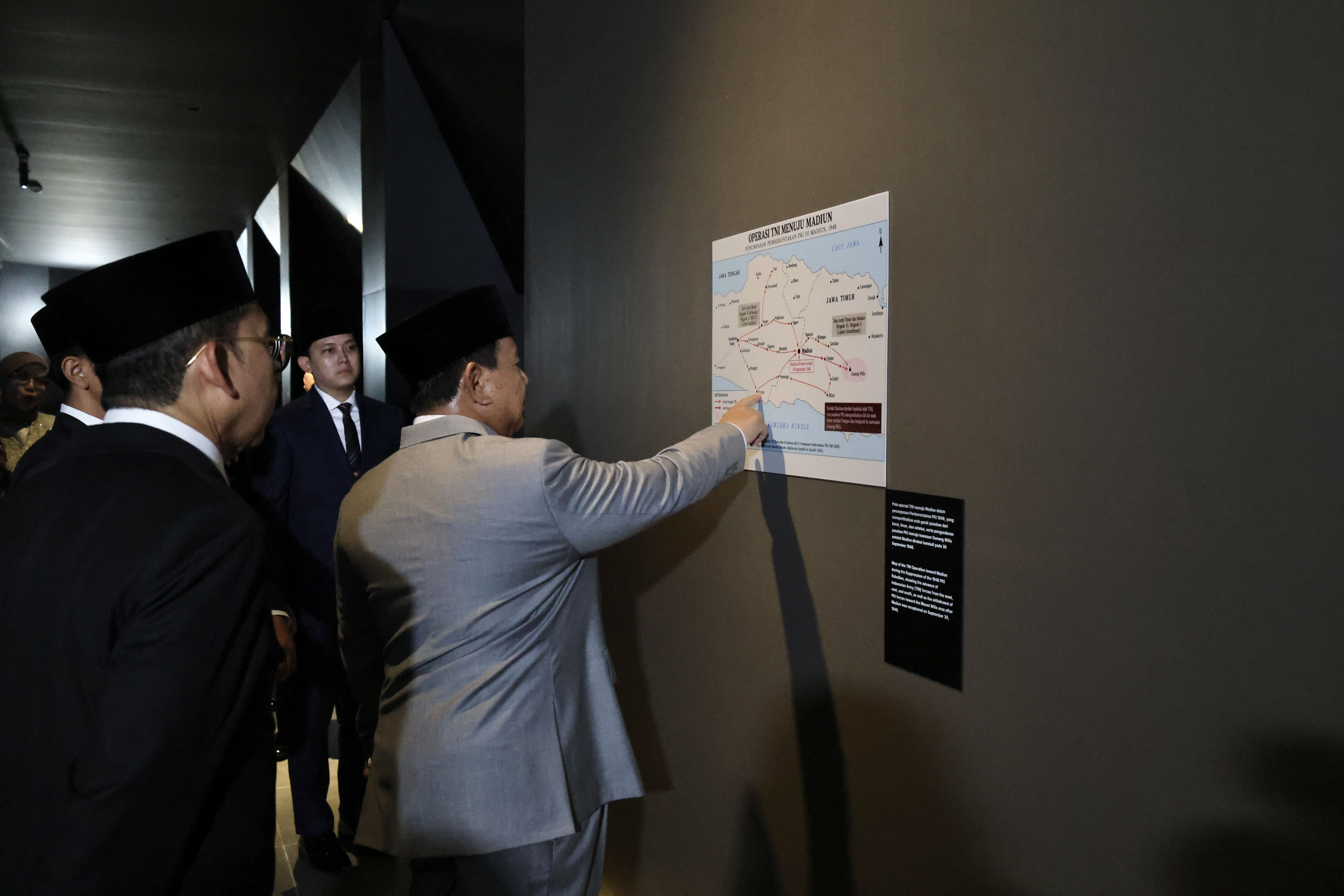 Presiden Prabowo meresmikan museum di Lubang Buaya, Jakarta Timur, Kamis (1/10).