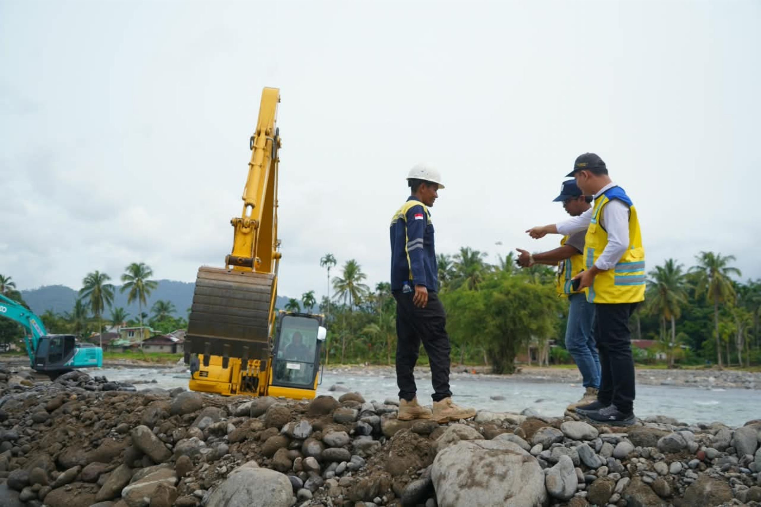 Pembangunan Tanggul Pascabanjir Padang